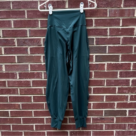 OFFLINE By Aerie Real Me Jogger Size Small in Deep Forest Green - Picture 8 of 13
